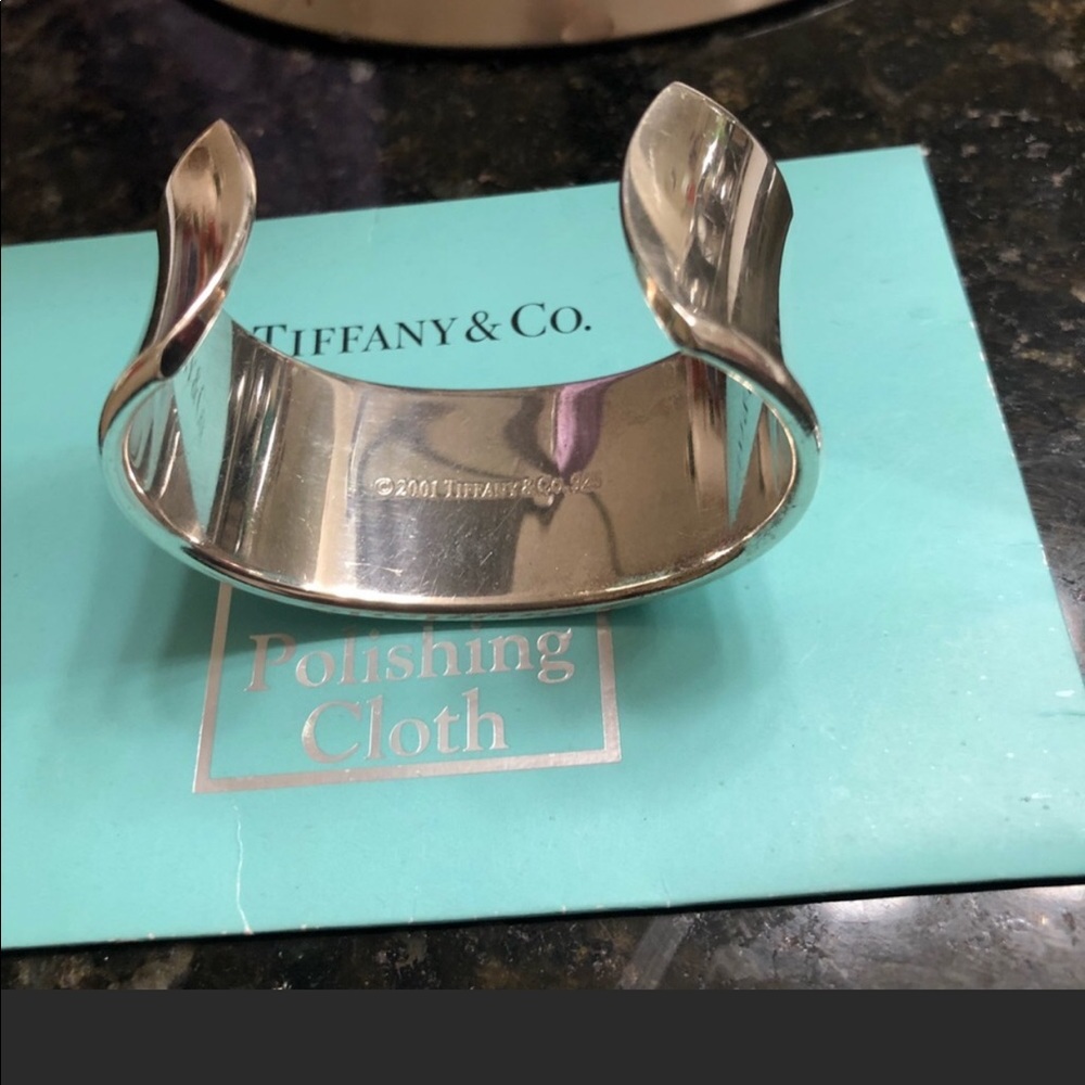 😍Authentic and beautiful TIFFANY & Co. retired bangle. - Picture 7 of 8